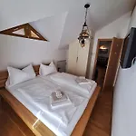 Daniela 14 *